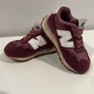 New Balance 237 Burgundy Sneakers - Size 6.5 toddler - Preloved